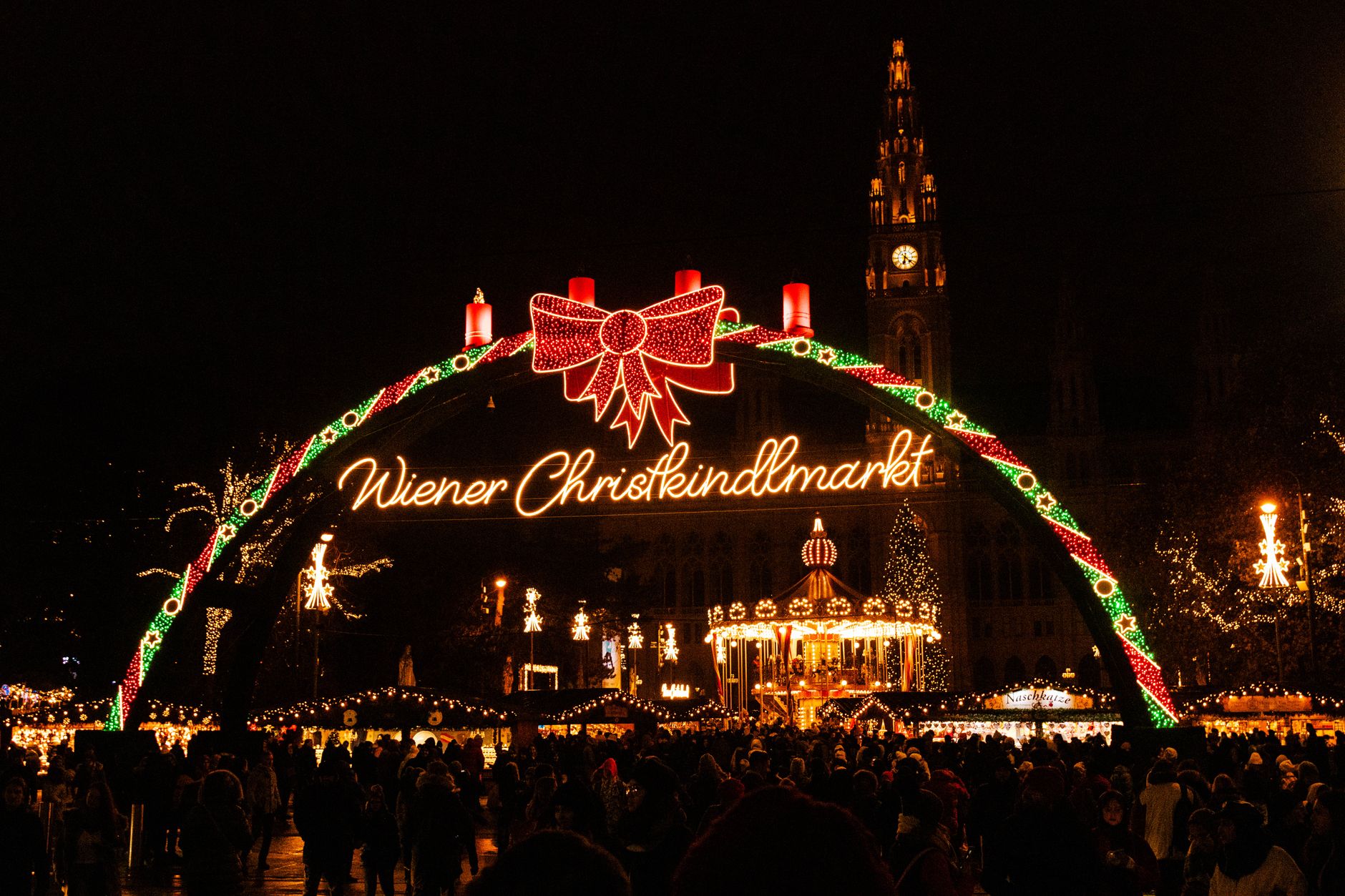 Advent vo Viedni alebo v Prahe? Porovnanie cien, davov a punču